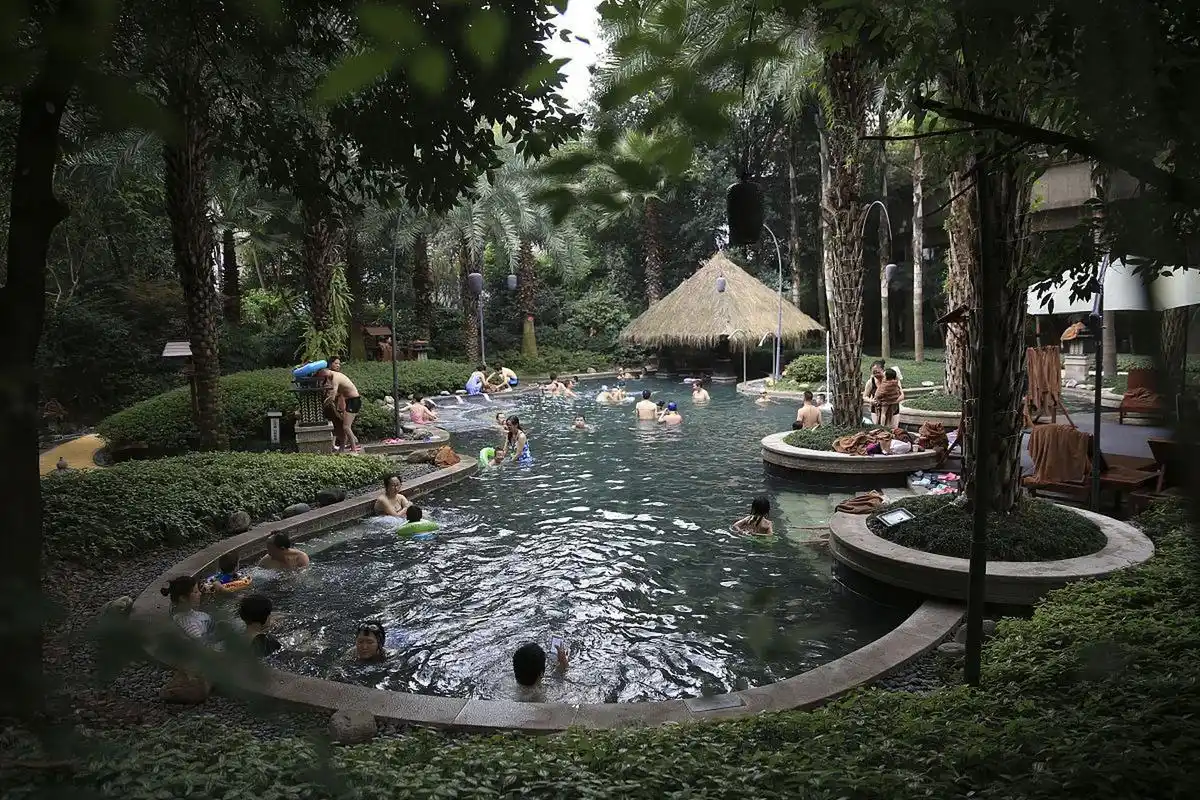 天冷哪里泡溫泉？重慶有沒(méi)有“假溫泉”？溫泉分布在哪些區(qū)域？-地大熱能